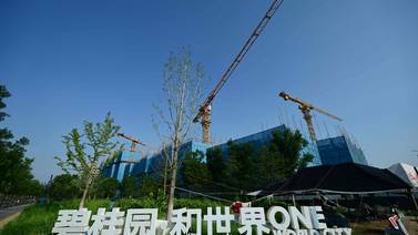 El jefe de Evergrande, el gigante inmobiliario chino endeudado por unos  $328.000 millones, es retenido por la policía